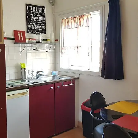 Un Pied A Terre Apartment *