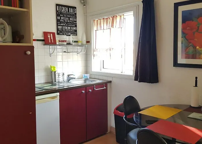 Un Pied A Terre Apartment *